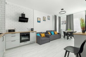 Televisión y oficina 