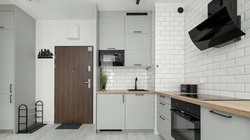 Geladeira, micro-ondas, fogão, cooktop