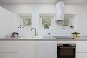 Réfrigérateur, four, plaque de cuisson, lave-vaisselle