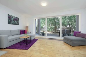 TV - Kręta 1 Warszawa | Lovely Apartment | Parking (Warszawa)