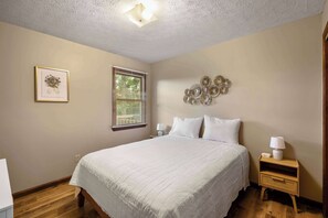 4 bedrooms, desk, iron/ironing board, travel cot