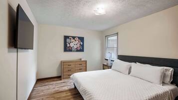 4 bedrooms, desk, iron/ironing board, travel crib