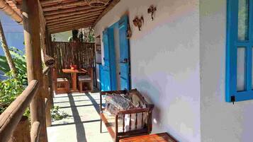 Estúdio superior, 1 cama de casal, vista para o jardim | Sacada