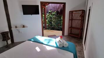 Quarto casal luxo, 1 cama de casal, vista para o jardim | Individualmente decorados, individualmente mobiliados, Wi-Fi de cortesia