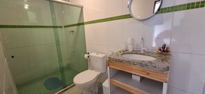 Deluxe tweepersoonskamer, 1 tweepersoonsbed, uitzicht op tuin | Badkamer