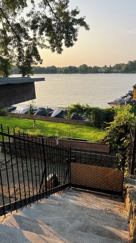Cozy Riverside Home Retreat w/Parking