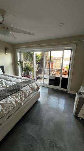 1 bedroom, internet, bed sheets - Cozy Riverside Home Retreat w/Parking (Laval)