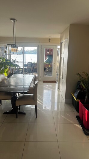 Dining - Cozy Riverside Home Retreat w/Parking (Laval)