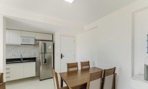 Basic Apartment | Dining - Aptos completos em em prédio a 400m da praia \- PZO (Ilhéus)