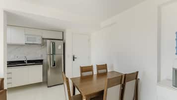 Basic Apartment | Dining