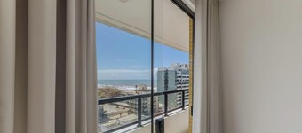 Aptos completos em em prédio a 400m da praia \- PZO