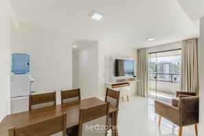 Basic Apartment | Dining