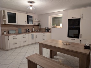 Microwave, oven, stovetop, dishwasher
