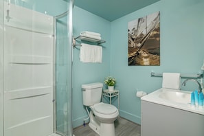 Dusche, Haartrockner, Handtücher, Seife