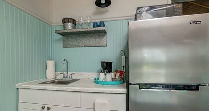 Waterfront Coconut Cottage in Fort Myers Beach