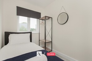 3 chambres, fer et planche à repasser, Wi-Fi, draps fournis