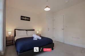 3 quartos, ferros/tábuas de passar roupa, Wi-Fi, roupa de cama