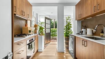 Refrigerador, horno, placa de cocina, lavavajillas