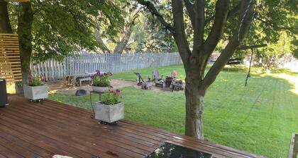 Charming 2-bedroom house by Rattlesnake creek and close to the U of M