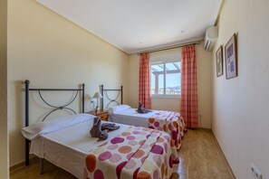 2 habitaciones, tabla de planchar con plancha y wifi gratis
