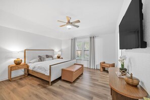 Planxa i posts de planxar, wifi i roba de llit 