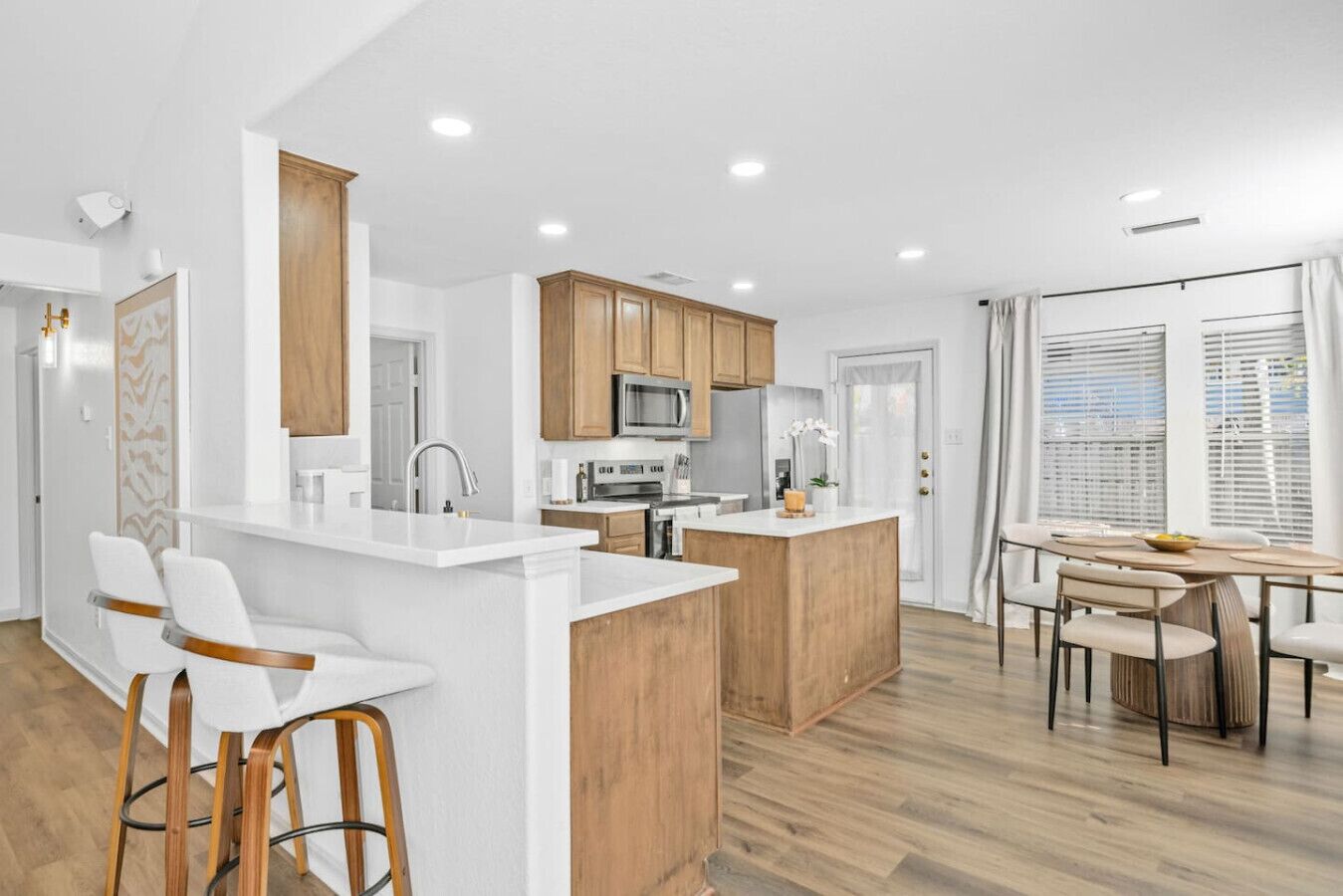 Frigorífic, microones, forn i placa de cuina 