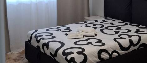 2 bedrooms, iron/ironing board, WiFi, bed sheets