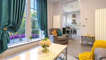 Apartamento exclusivo | Área de estar | Smart TV, serviços de streaming