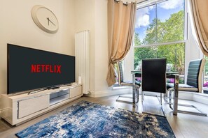 Deluxe Apartment, 3 Bedrooms, Ground Floor | Living area | Smart TV, streaming services - Maida Vale - Carlton Vale Apartments (London)
