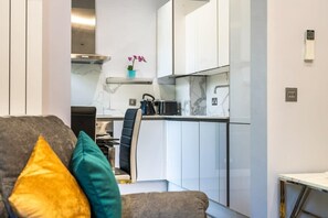 Exclusive Apartment | Living area | Smart TV, streaming services - Maida Vale - Carlton Vale Apartments (London)