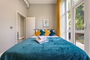 Deluxe Apartment, 3 Bedrooms, Ground Floor | Travel cot, rollaway beds, free WiFi, bed sheets - Maida Vale - Carlton Vale Apartments (London)