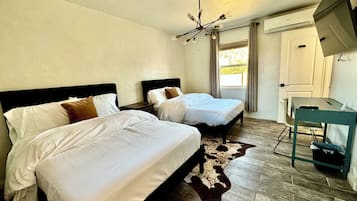 4 bedrooms, internet, bed sheets