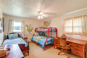 3 Schlafzimmer, Schreibtisch, Bügeleisen/Bügelbrett, WLAN