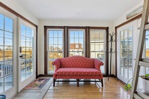 Smart TV, DVD player, books, computer monitors