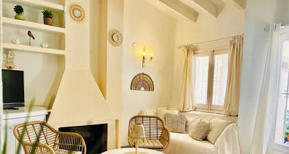 Fantastically beautiful studio with sun terrace and sea view, up to four people