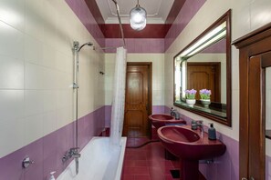 Bidet - GuestHost - Comfortable 100 sqm apartment, perfect for a stay of four people, located on the mezzanine floor of a building (accessible by steps).The property is located in Surbo, in the province of Lecce, in an area equipped with every comfort and servic (Surbo)