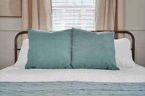 3 habitaciones, tabla de planchar con plancha, wifi y ropa de cama
