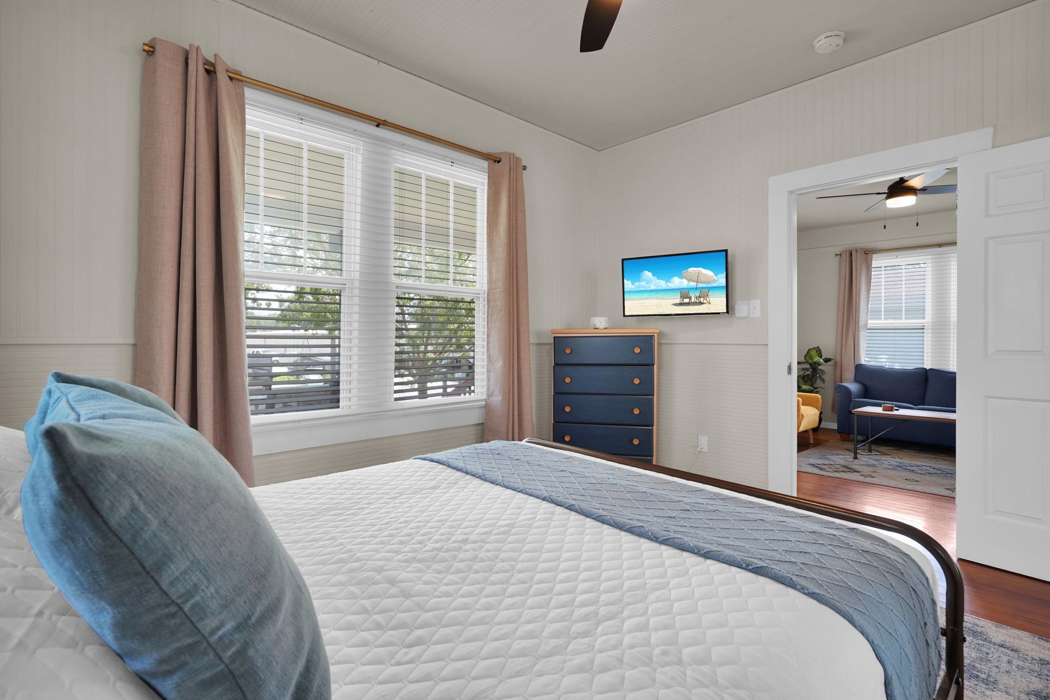 3 bedrooms, iron/ironing board, WiFi, bed sheets