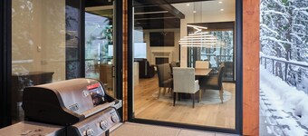 Cedar View: Luxurious 4-Bedroom Mountain Retreat Near Red Mountain Resort