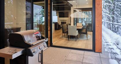 Cedar View: Luxurious 4-Bedroom Mountain Retreat Near Red Mountain Resort