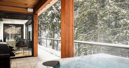 Cedar View: Luxurious 4-Bedroom Mountain Retreat Near Red Mountain Resort
