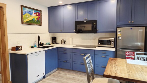 Fridge, microwave, dishwasher, coffee/tea maker