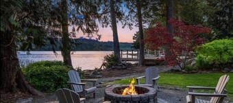 Luxurious 4-bedroom beachfront home with AC, gym and sport court in Belfair