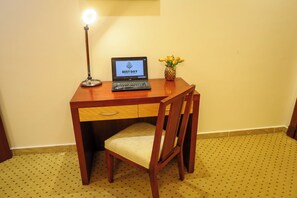Espacio para trabajar con laptop y insonorización