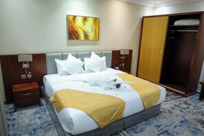 Rom – standard, 1 soverom | Skrivebord for bærbar PC, lydisolert og strykejern/-brett