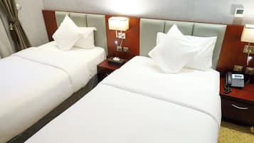 Phòng Suite Deluxe, 2 giường đơn | Khu vực làm việc phù hợp cho laptop, phòng cách âm
