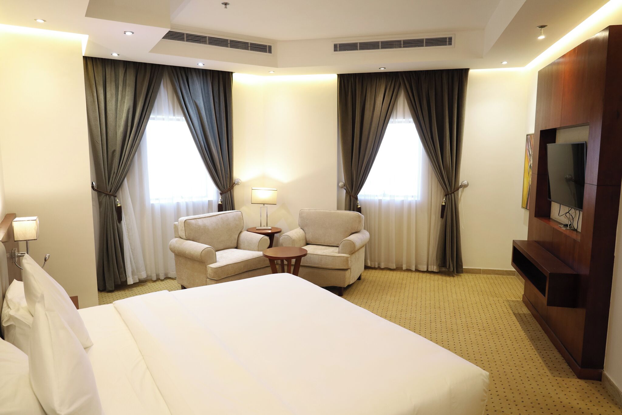 Familien-Suite, 2 Schlafzimmer | Laptopgeeigneter Arbeitsplatz, schallisolierte Zimmer