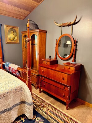 4 bedrooms, iron/ironing board, Internet, bed sheets