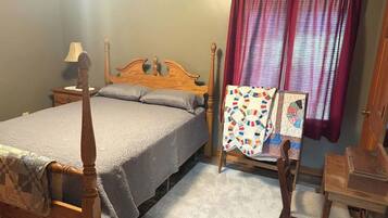 4 عدّة غرف نوم ومكواة/لوح كي وخدمة الإنترنت وملاءات أسرّة