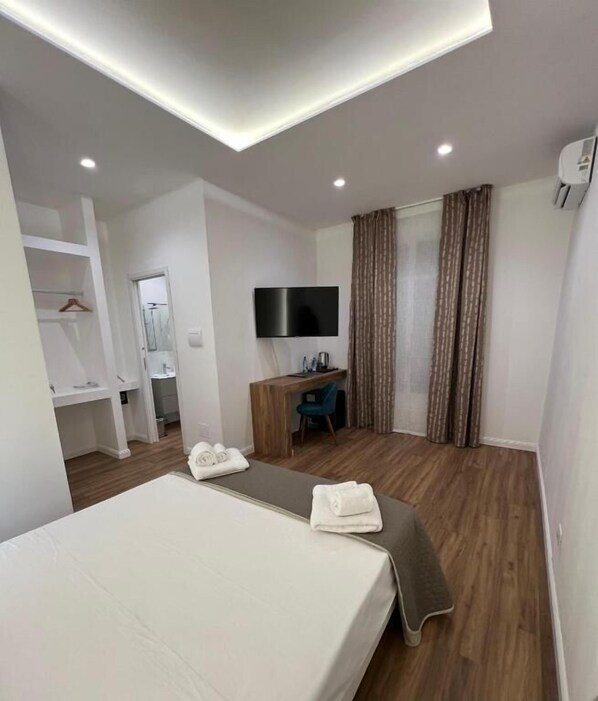 Deluxe Double Room, Courtyard View | In-room safe, iron/ironing board, free WiFi